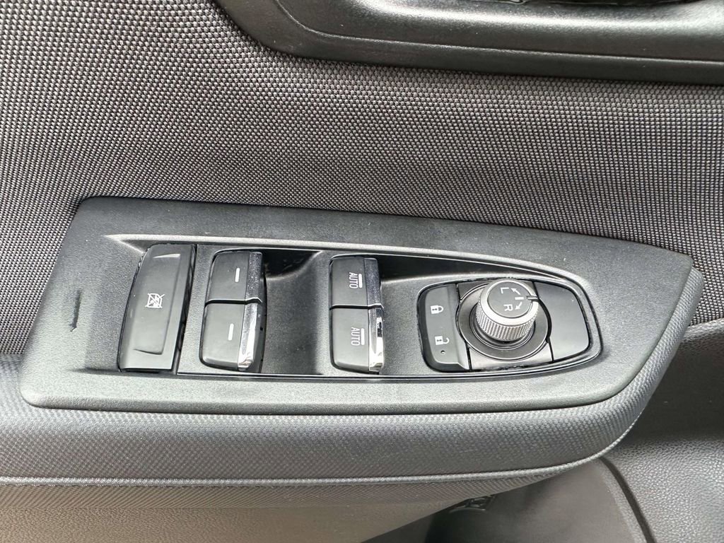 Used 2025 Subaru Forester Premium image 33