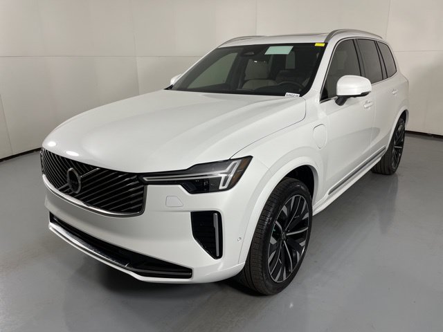 New 2026 Volvo XC90 T8 Plus w/ Protection Package Premier AWD/4WD image 4
