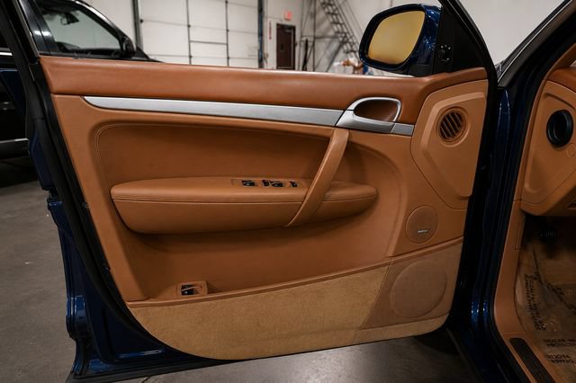Used 2005 Porsche Cayenne Turbo AWD/4WD image 14