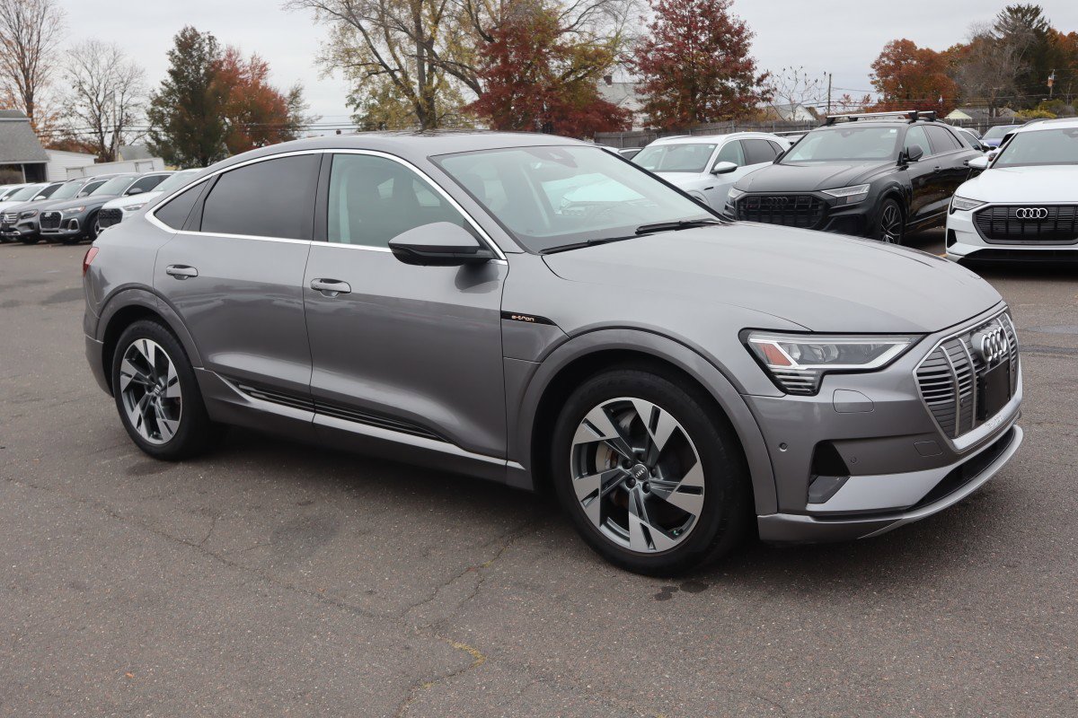 Used 2020 Audi e-tron Premium Plus image 3