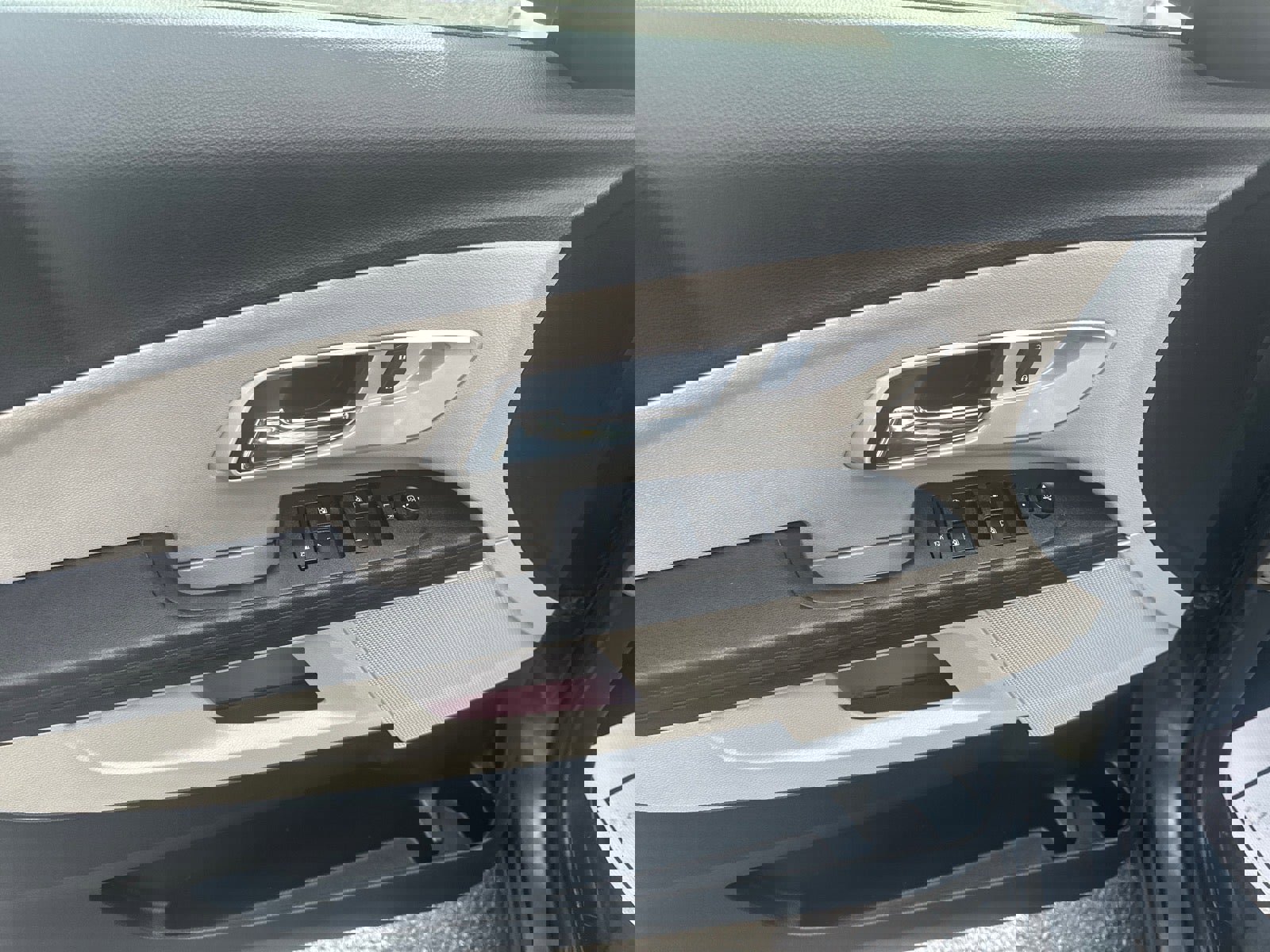 Used 2017 Chevrolet Equinox LT image 19