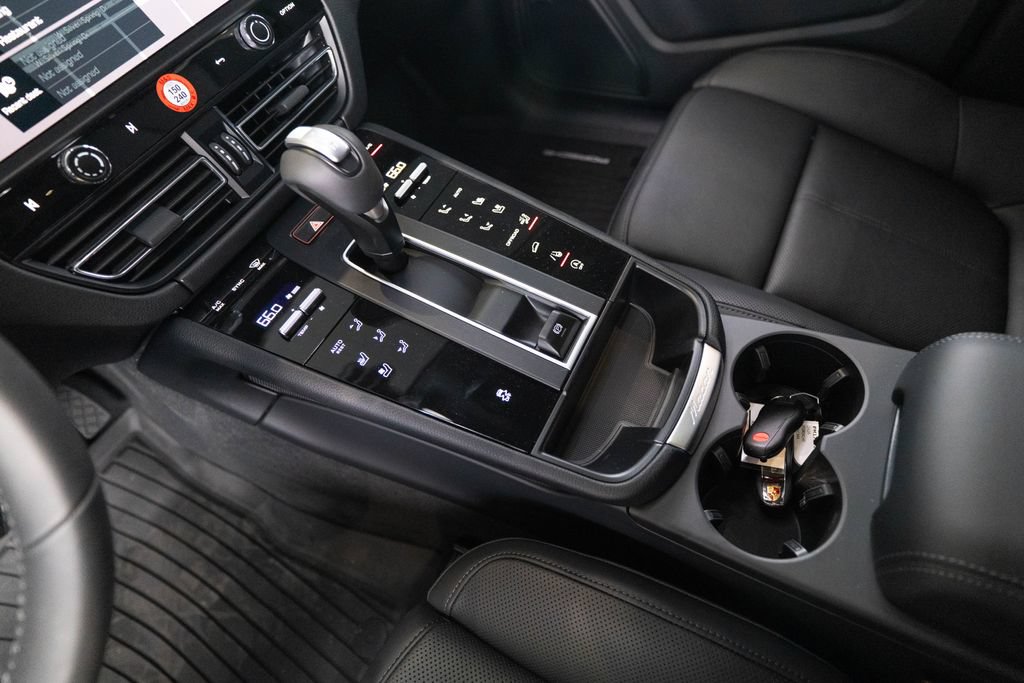 New 2026 Porsche Macan AWD/4WD image 24