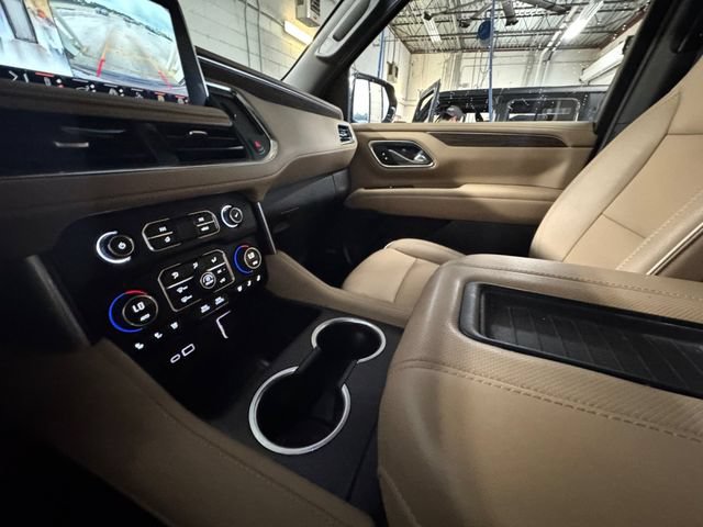 Used 2023 Chevrolet Suburban Premier AWD/4WD image 10