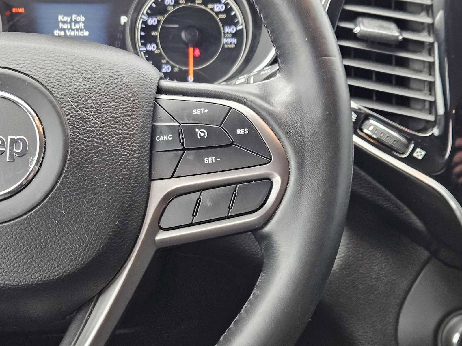 Used 2019 Jeep Cherokee Limited FWD image 27