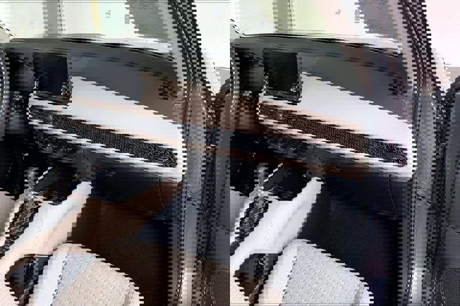 Used 2023 Honda HR-V LX image 18