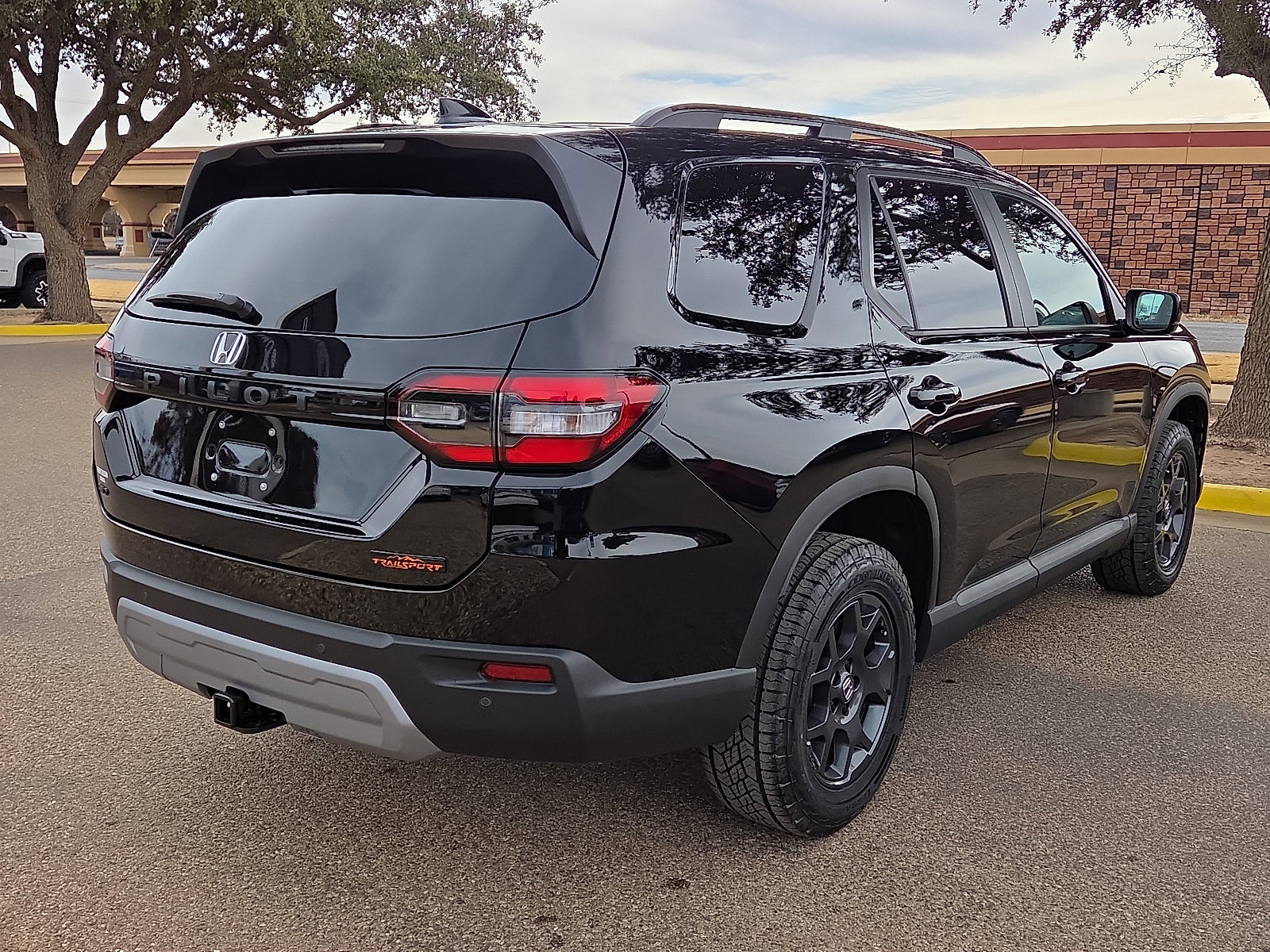 New 2025 Honda Pilot TrailSport image 4