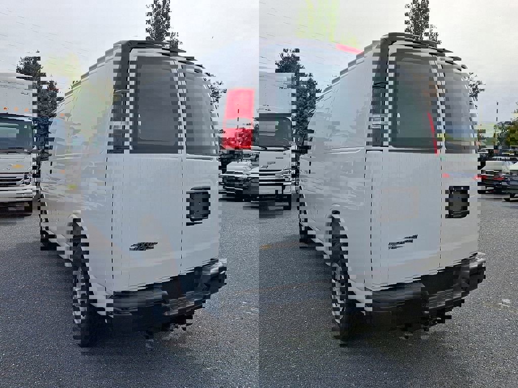 New 2025 Chevrolet Express 3500 w/ Driver Convenience Package image 4
