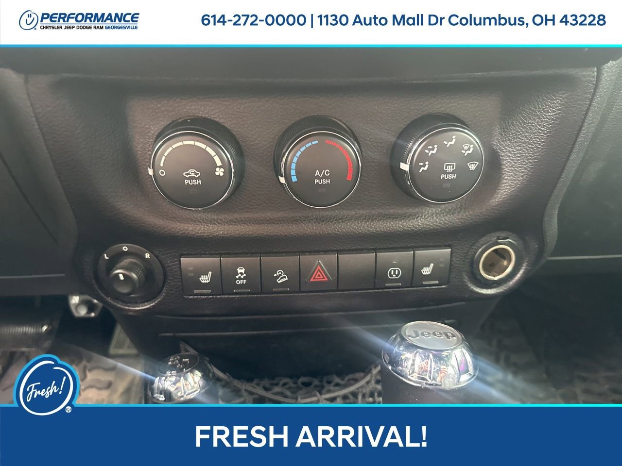 Used 2017 Jeep Wrangler Unlimited Sahara w/ Connectivity Group AWD/4WD image 19