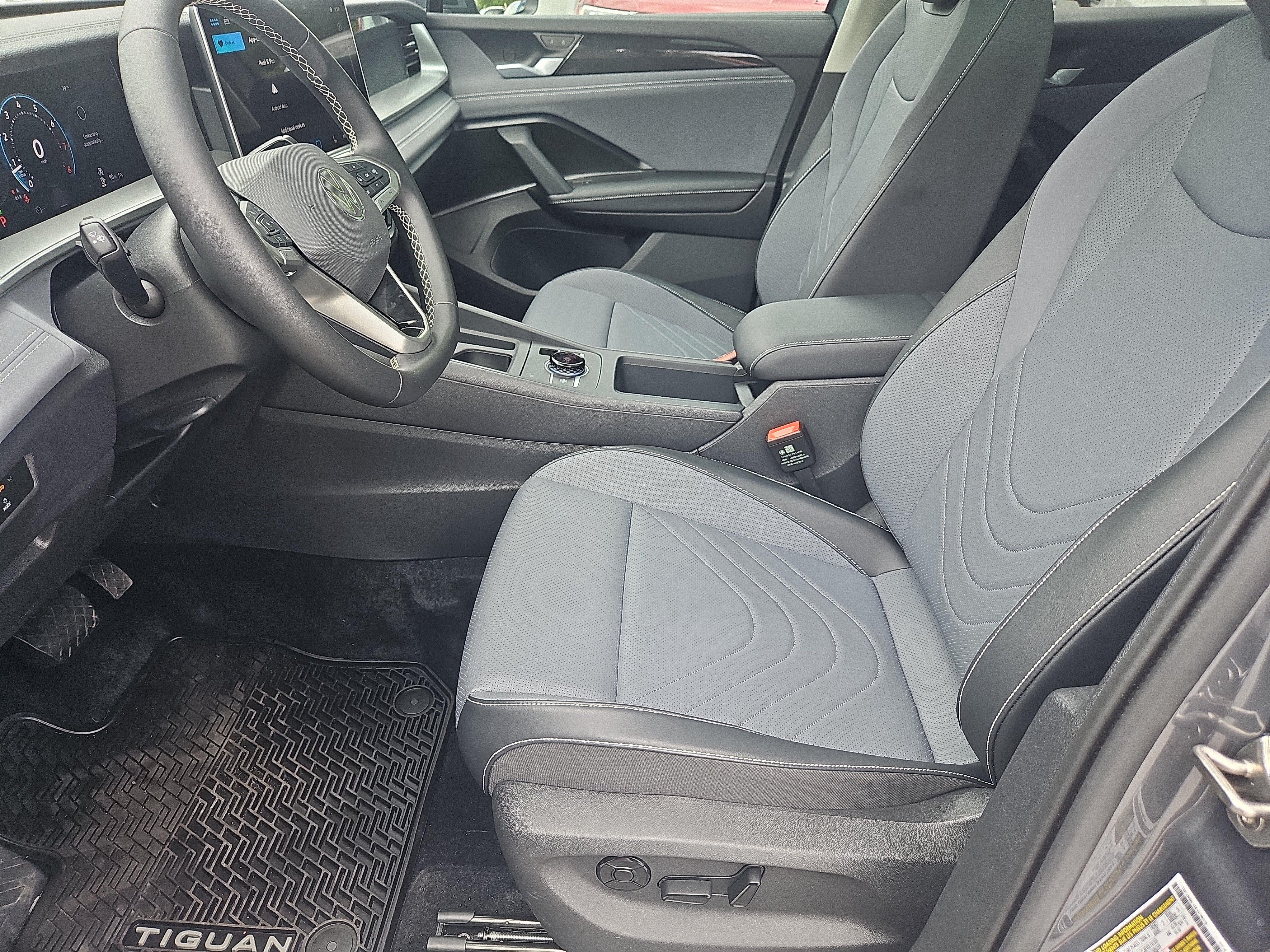 Used 2026 Volkswagen Tiguan SE AWD/4WD image 30