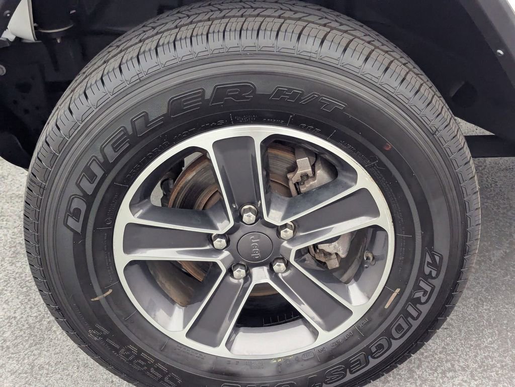 Certified 2023 Jeep Wrangler Sahara image 9