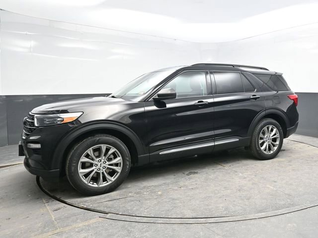 Used 2022 Ford Explorer XLT w/ Equipment Group 202A image 3