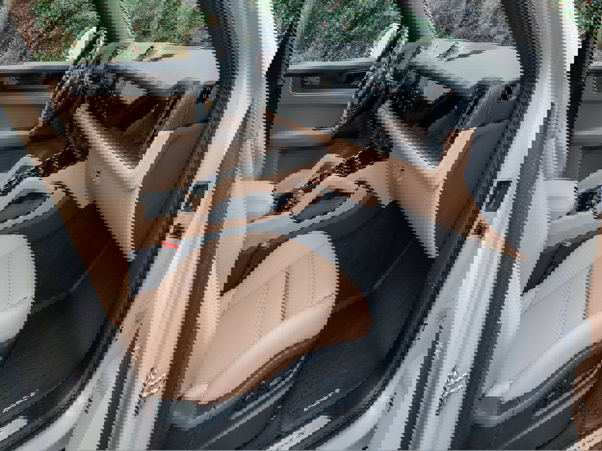 Certified 2024 Porsche Cayenne S w/ Premium Package Plus (PP1) image 32