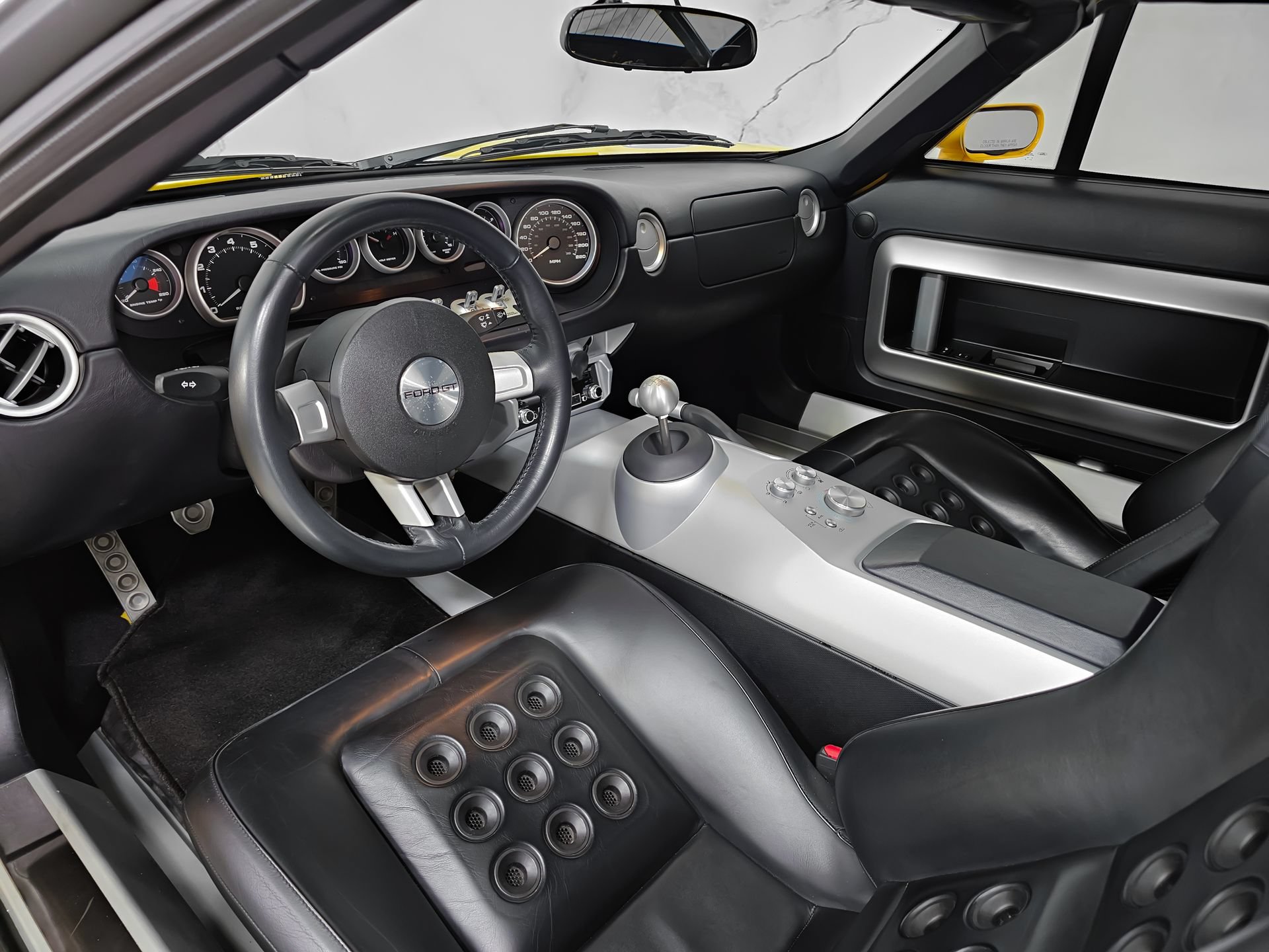 Used 2005 Ford GT RWD image 26