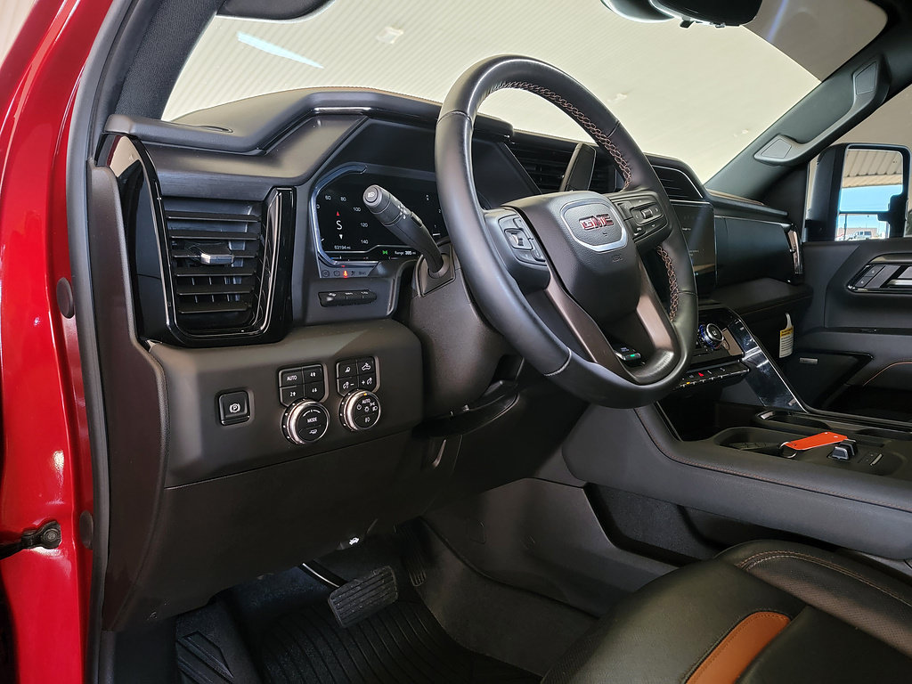 Used 2025 GMC Sierra 2500 AT4 w/ Technology Package AWD/4WD image 14