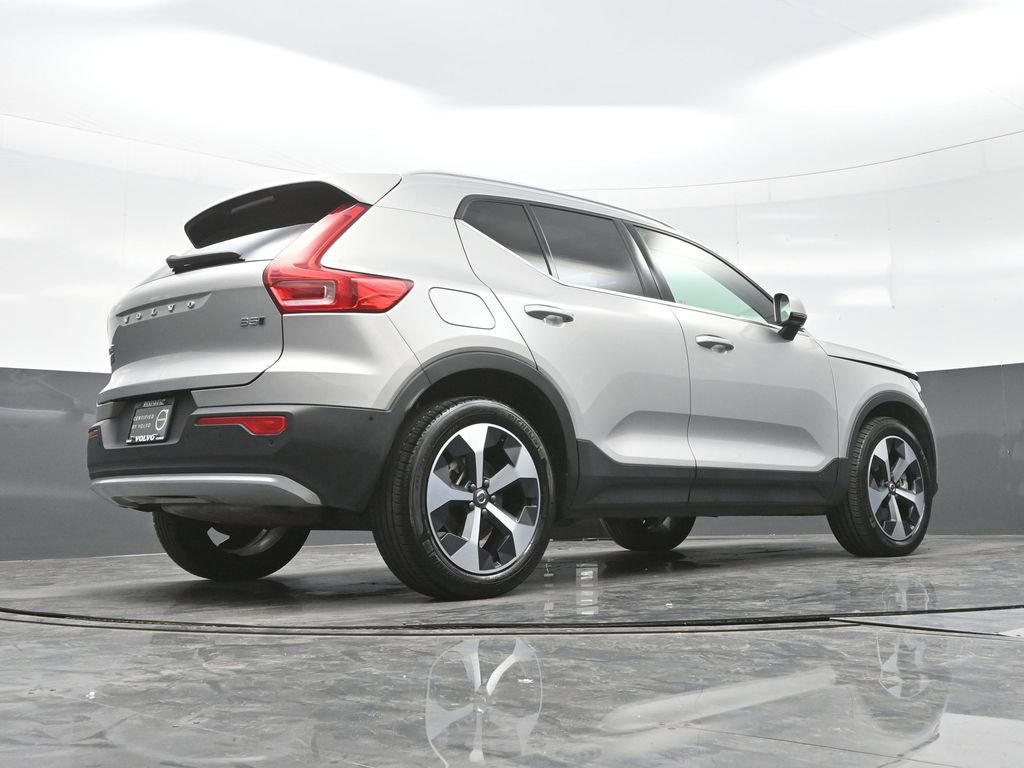 Used 2025 Volvo XC40 B5 Plus image 29