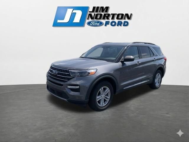 Used 2021 Ford Explorer XLT w/ Equipment Group 202A AWD/4WD image 4