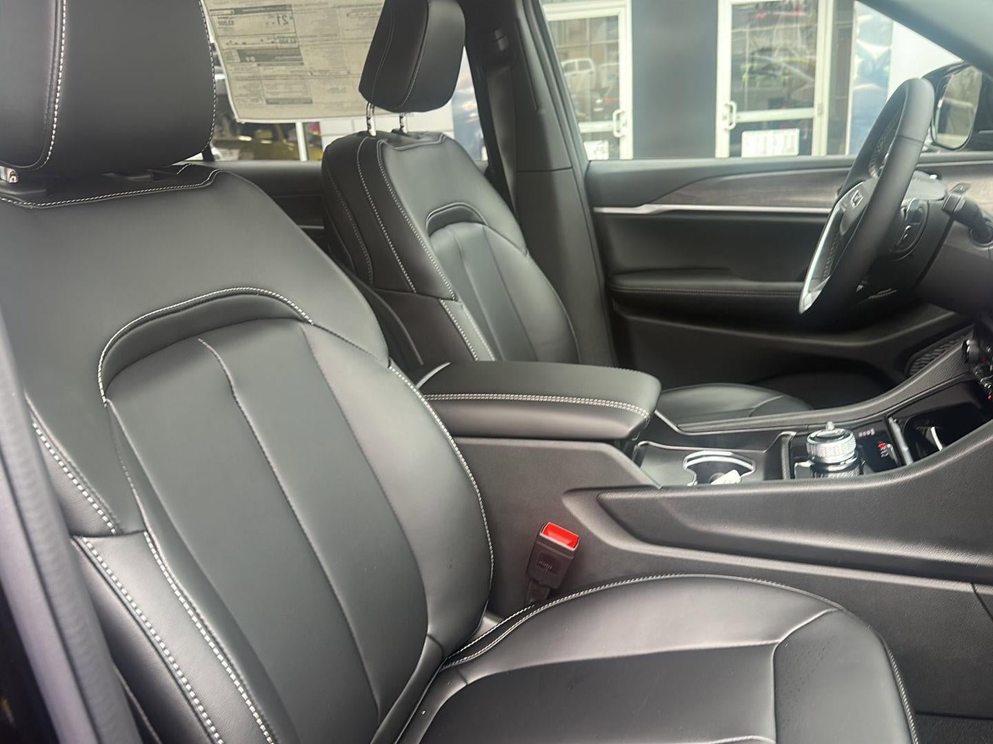 New 2025 Jeep Grand Cherokee L Limited w/ Black Appearance Package image 5