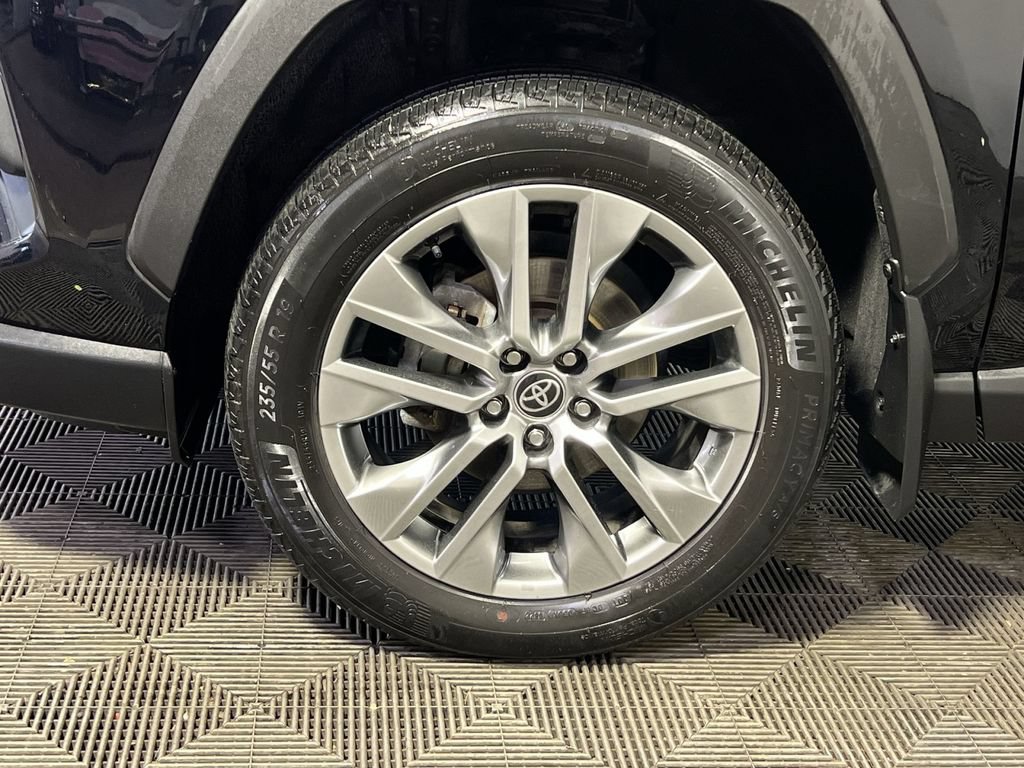 Used 2022 Toyota RAV4 XLE Premium AWD/4WD image 13