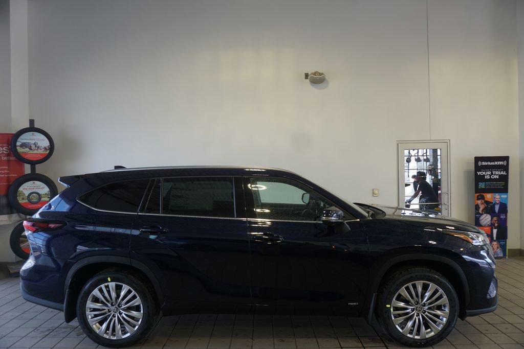 New 2026 Toyota Highlander Platinum image 19