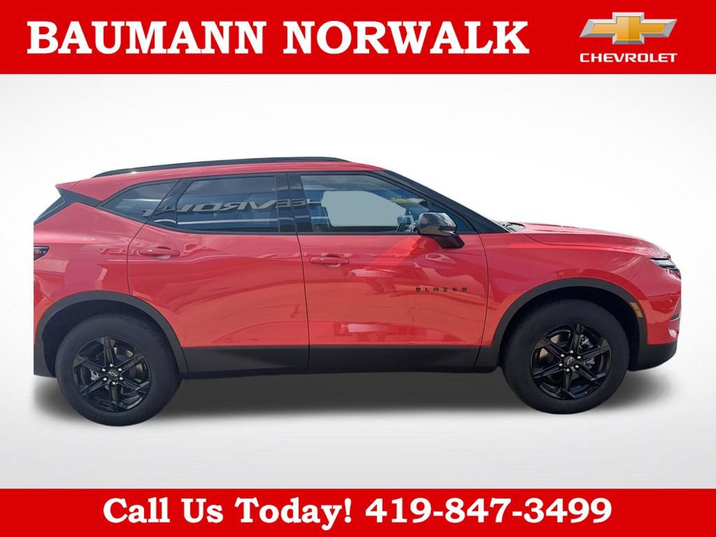 New 2025 Chevrolet Blazer LT w/ Convenience Package AWD/4WD image 4