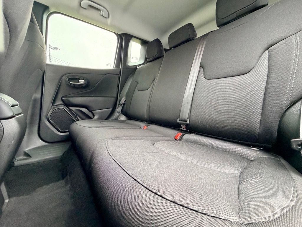 Used 2023 Jeep Renegade Latitude AWD/4WD image 16