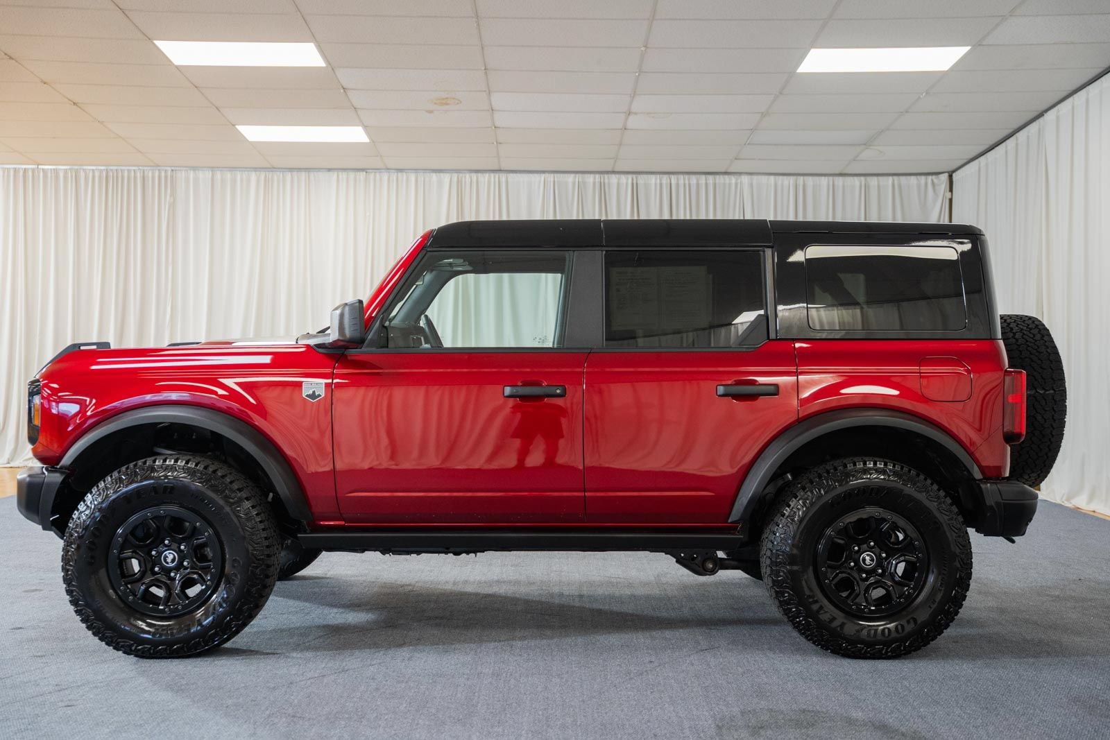 Certified 2025 Ford Bronco Big Bend w/ Black Diamond Package AWD/4WD image 4