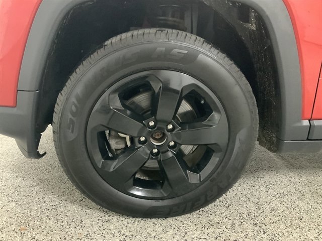 Used 2017 Jeep Compass Latitude image 10