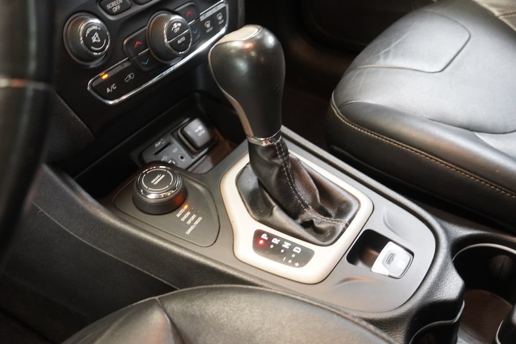 Used 2014 Jeep Cherokee Limited AWD/4WD image 22