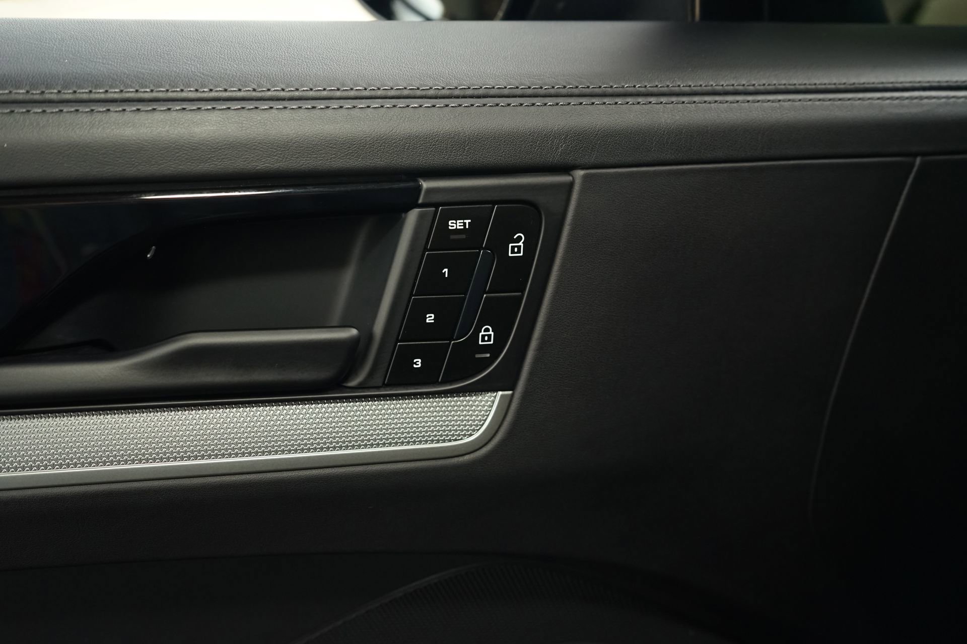 Used 2024 Porsche Cayenne S image 27