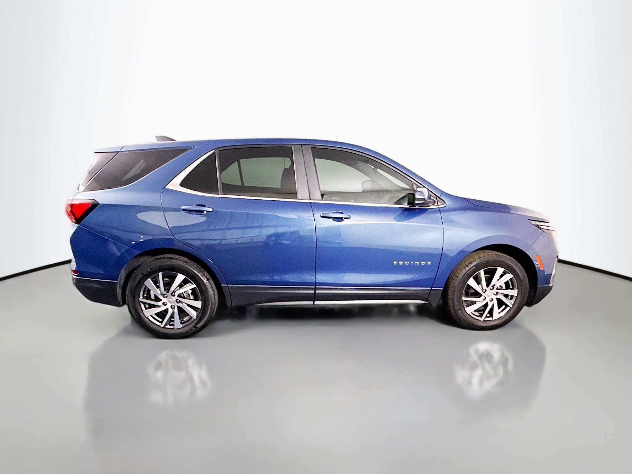 Used 2024 Chevrolet Equinox LT FWD image 11