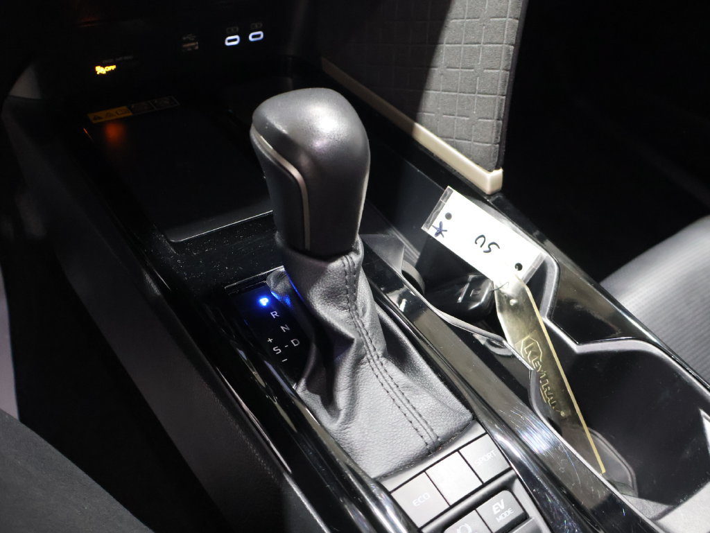 Used 2025 Toyota Camry XLE FWD image 31