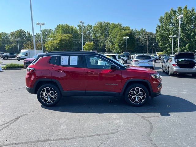 Used 2025 Jeep Compass Limited AWD/4WD image 5