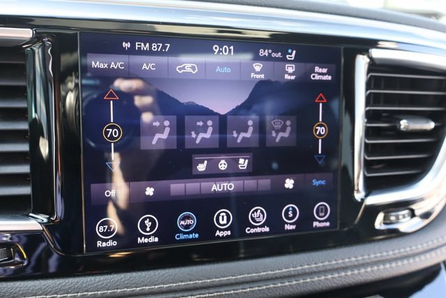 Used 2019 Chrysler Pacifica Limited FWD image 44