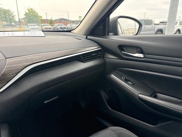 Used 2025 Nissan Altima 2.5 SV FWD image 21
