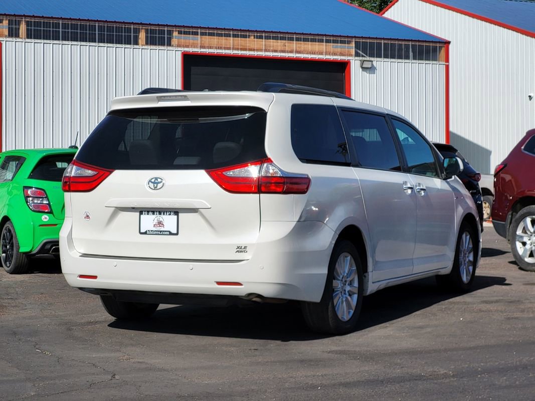 Used 2017 Toyota Sienna XLE w/ XLE Navigation Package AWD/4WD image 9