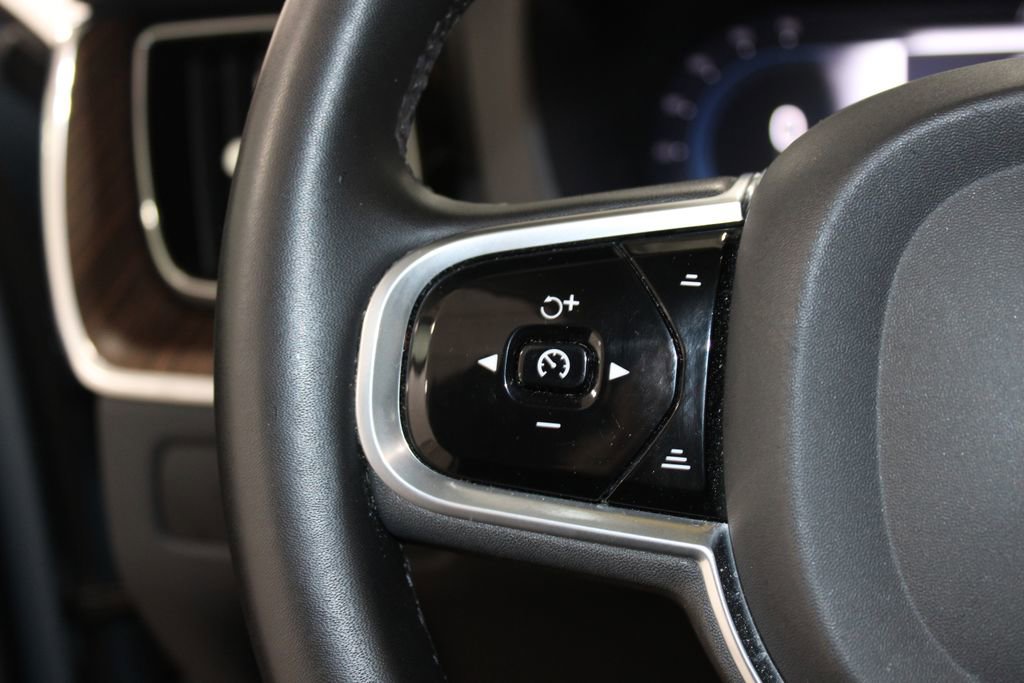 Used 2023 Volvo XC60 B6 Ultimate image 33