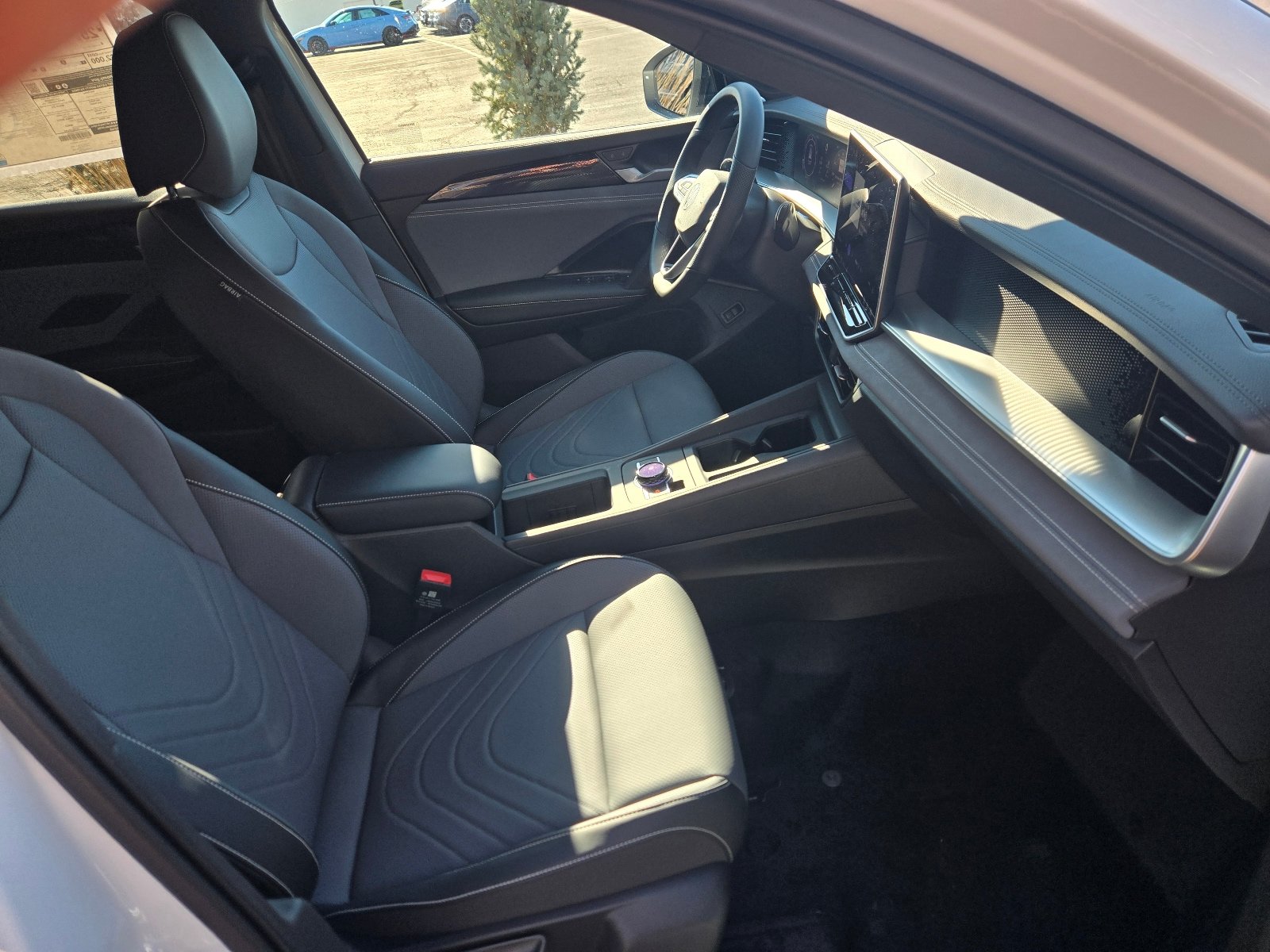 New 2026 Volkswagen Tiguan SE R-Line AWD/4WD image 9