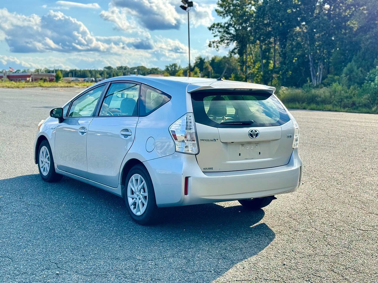Used 2014 Toyota Prius V Two image 5