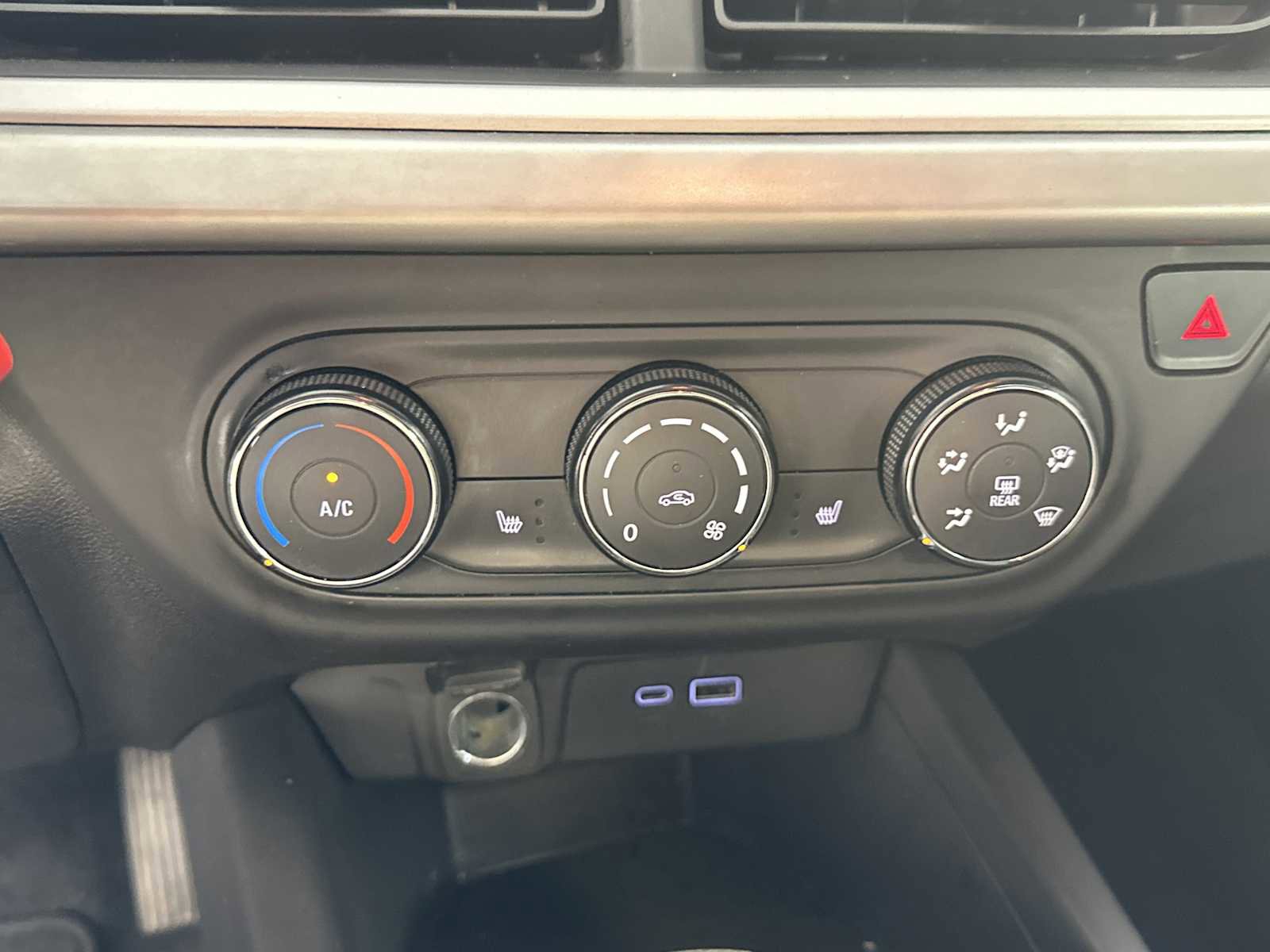 Used 2024 Chevrolet Trax RS w/ Sunroof Package FWD image 19