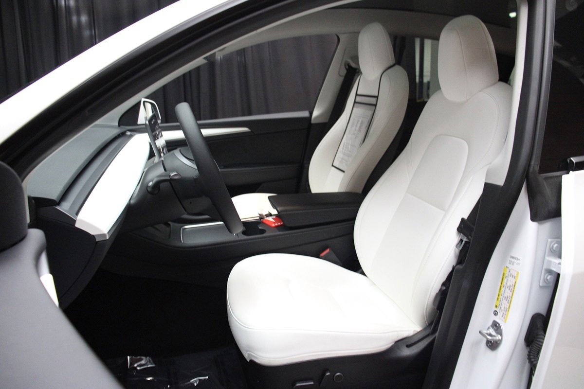 Used 2023 Tesla Model Y Long Range image 37