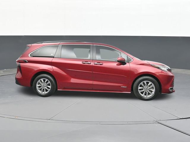 Used 2021 Toyota Sienna XLE image 18