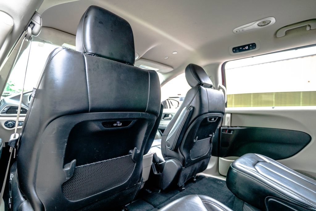 Used 2023 Chrysler Pacifica Touring-L FWD image 31