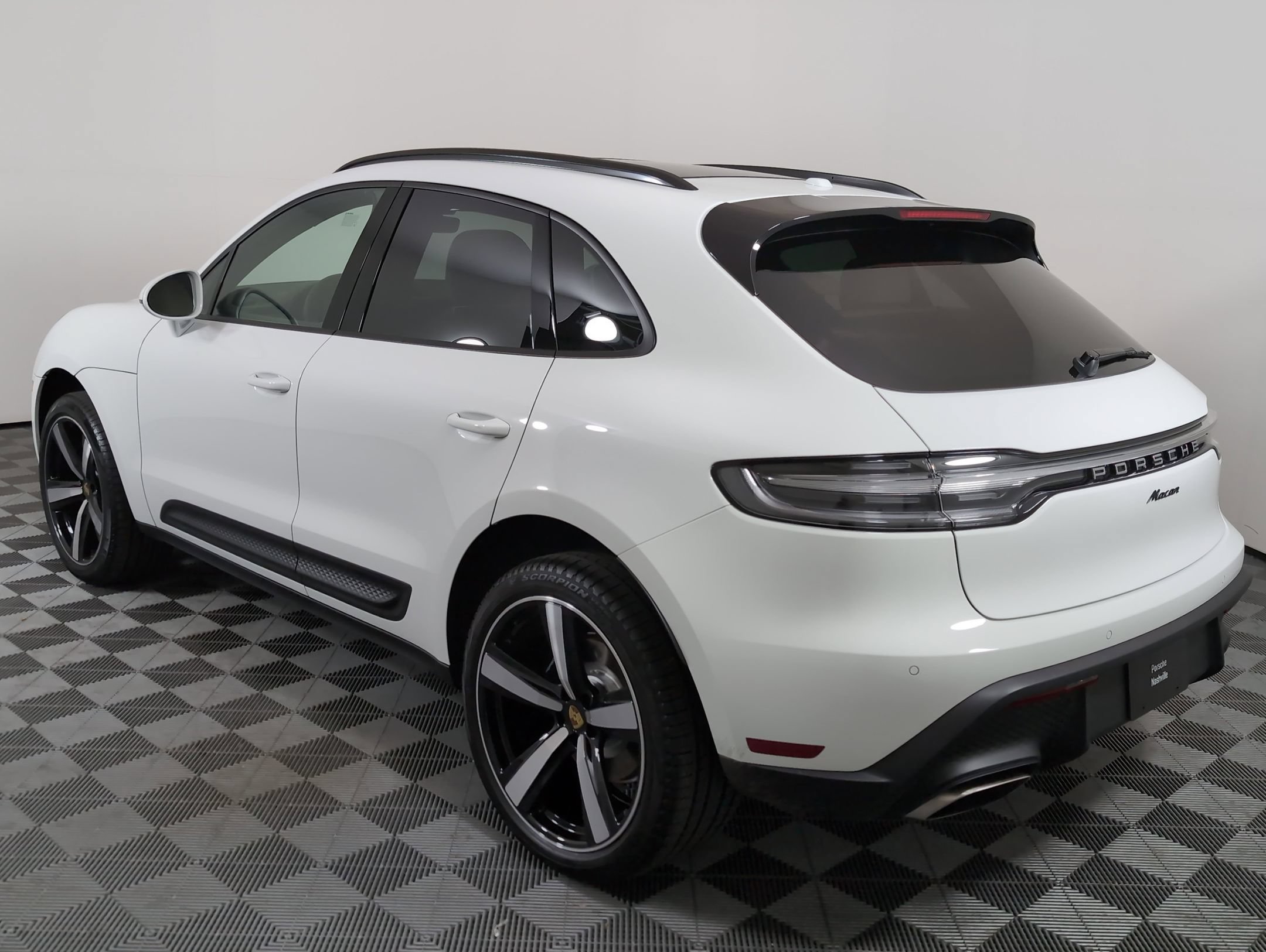 Certified 2026 Porsche Macan AWD/4WD image 3