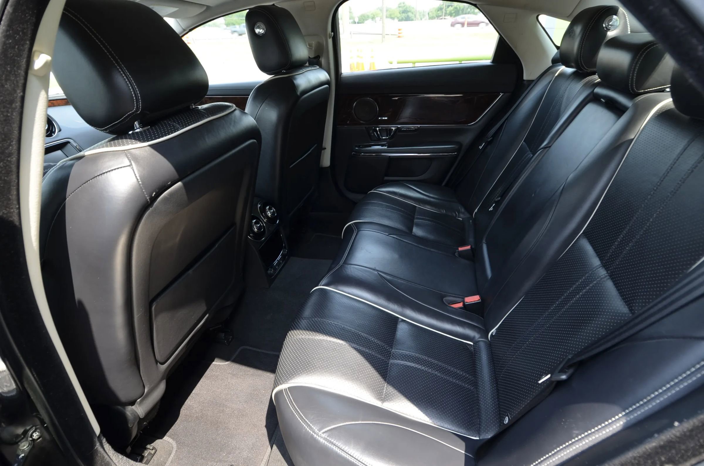 Used 2016 Jaguar XJ R-Sport AWD/4WD image 17