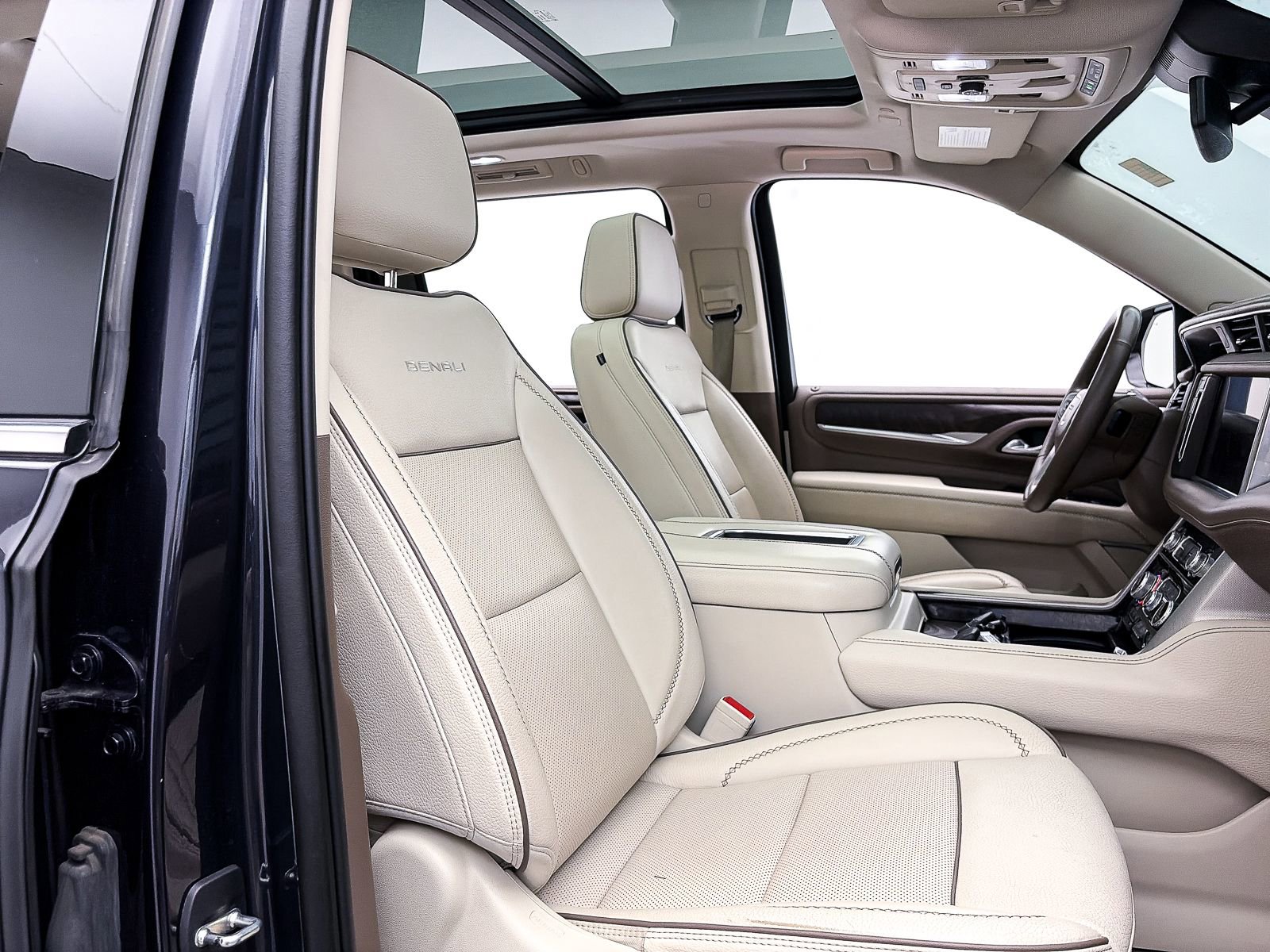 Used 2023 GMC Yukon XL Denali AWD/4WD image 39