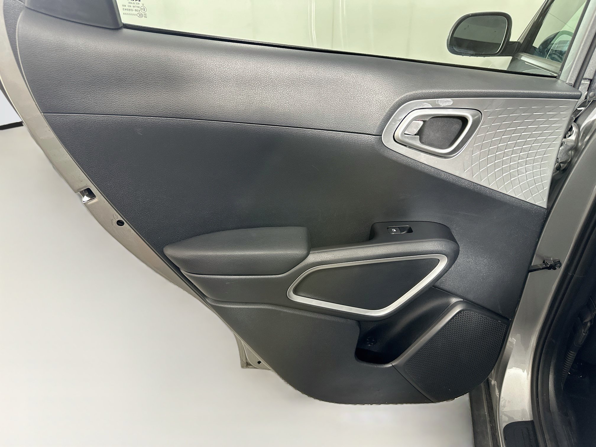 Used 2025 Kia Soul LX w/ LX Technology Package FWD image 25