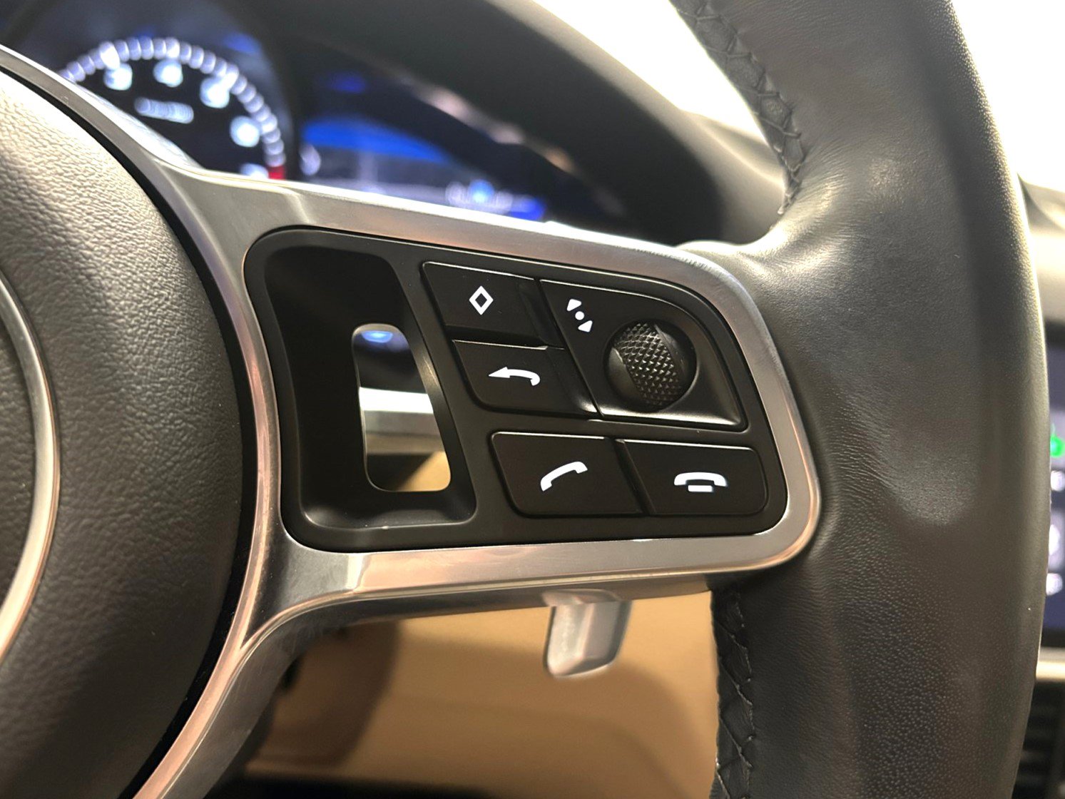Used 2023 Porsche Cayenne Platinum Edition AWD/4WD image 33