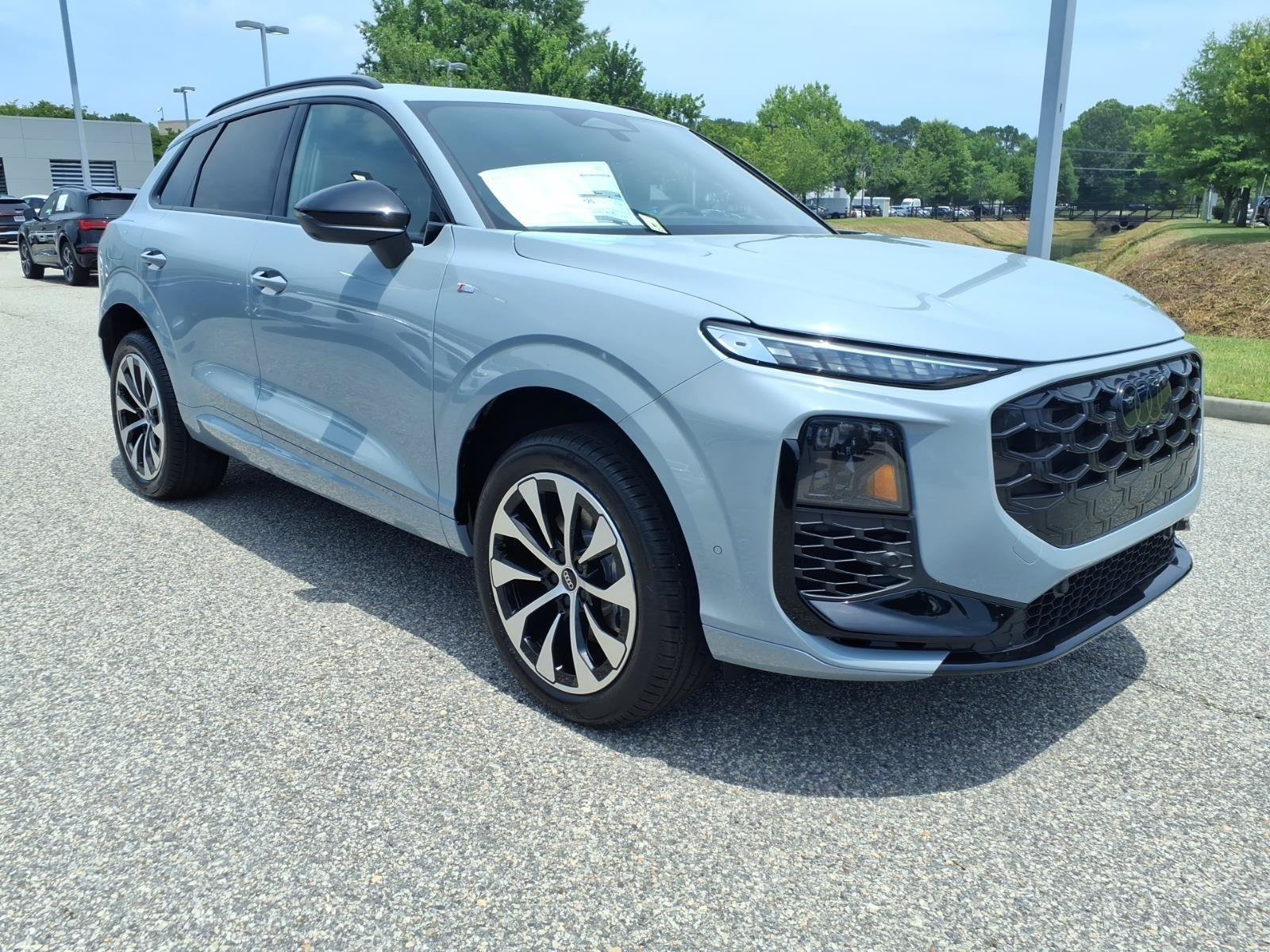 New 2026 Audi Q3 quattro 2.0T w/ Technology Package AWD/4WD image 4