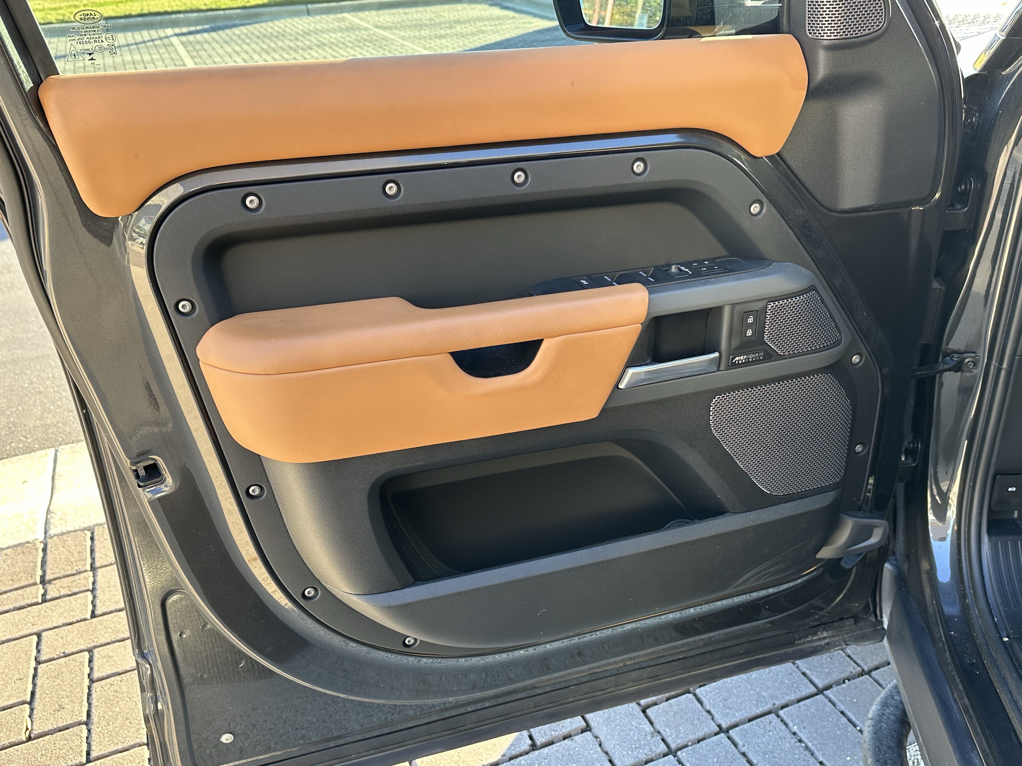 Certified 2024 Land Rover Defender 110 X-Dynamic SE AWD/4WD image 13