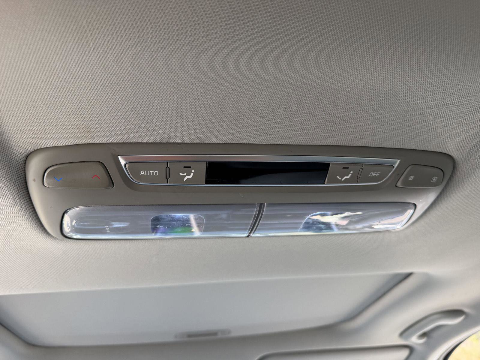 Used 2024 Kia Telluride SX w/ Towing Package image 7